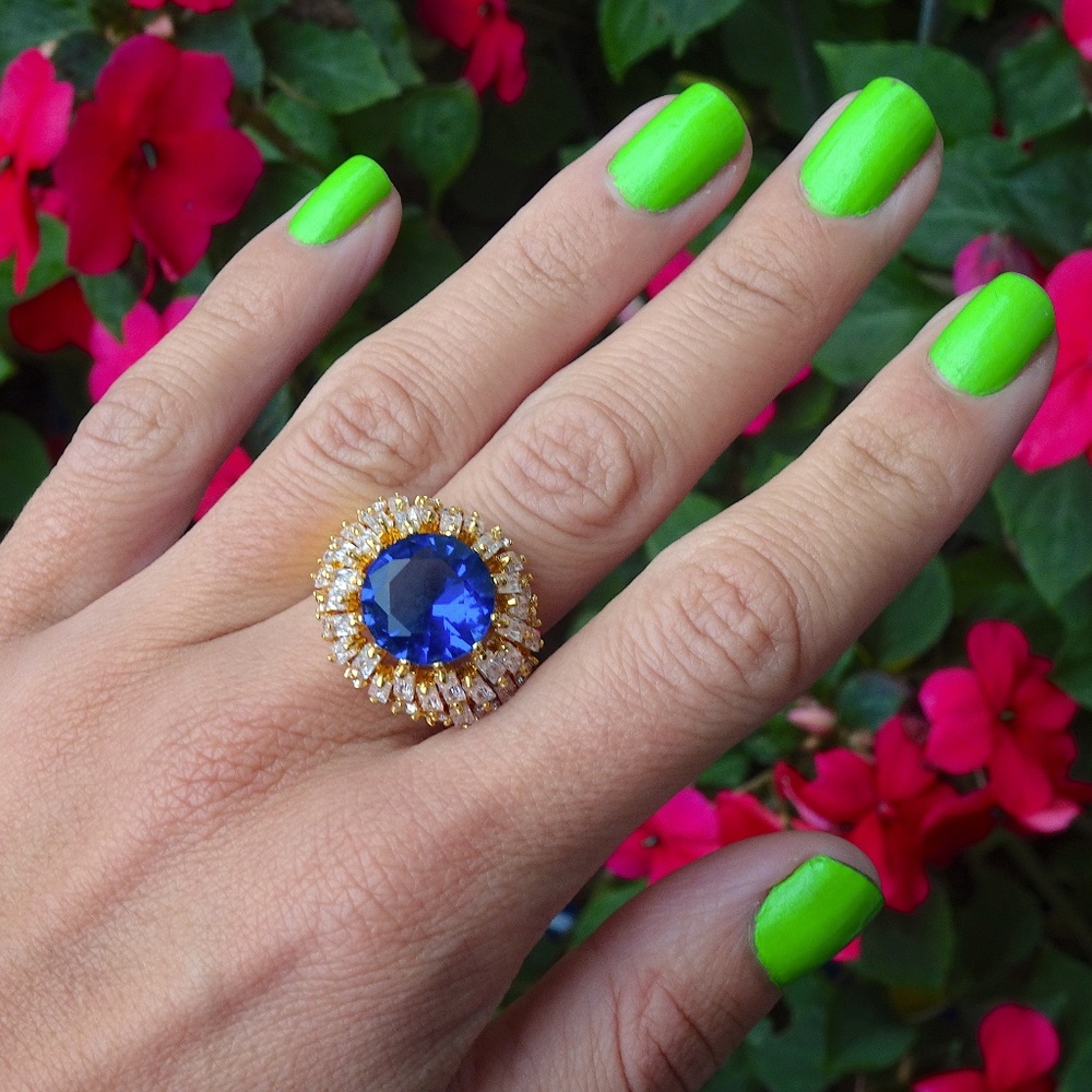 Sapphire Glass Crystal Clear Cubic Zirconia Gold Plated Cocktail Ring - Size 9 - Picture 3 of 9
